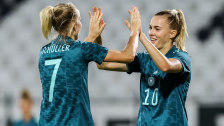 Trafen beide dreifach gegen Bulgarien: Lea Schüller (li.) und Laura Freigang. 