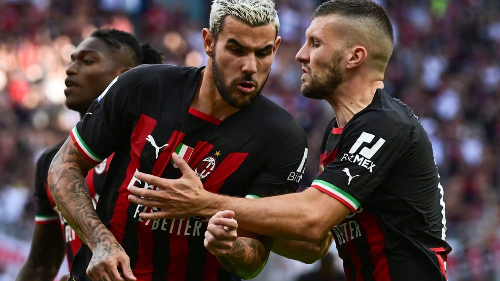 Milan-Torschützen unter sich: Theo Hernandez (li.) und Ante Rebic haben das Spiel gegen Udinese gedreht.