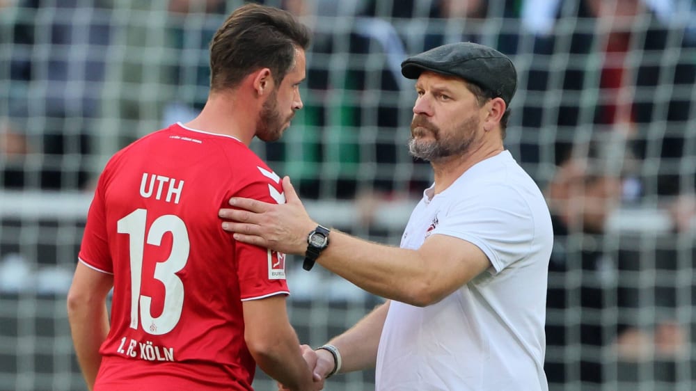 Steffen Baumgart (re.) sieht seinen Sturm-Routinier Mark Uth aktuell "körperlich nicht in der Lage, Bundesliga zu spielen."