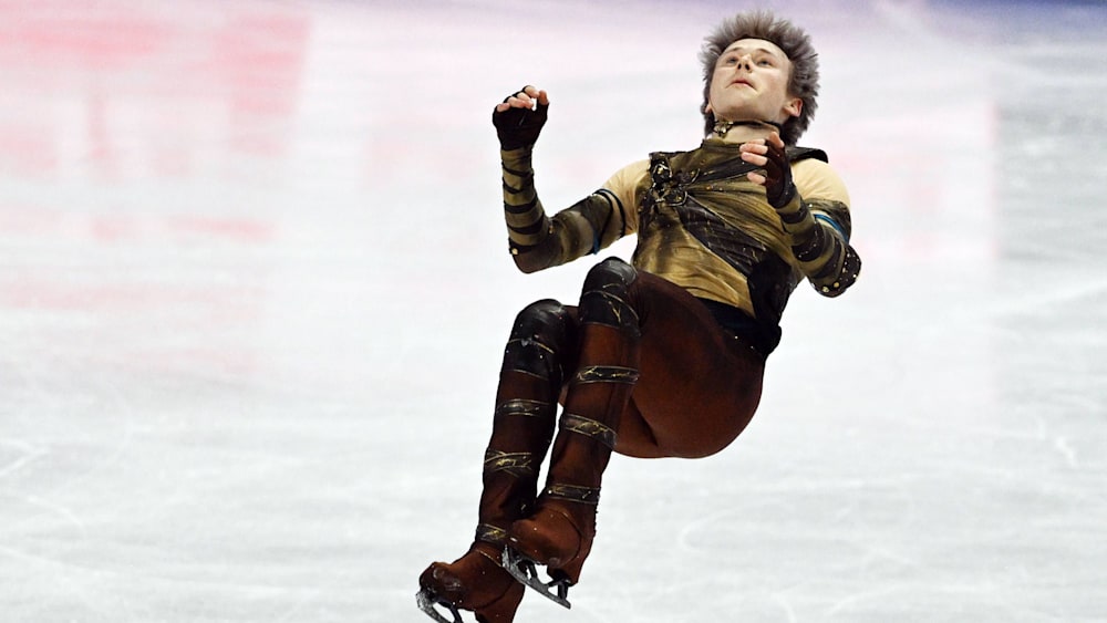 Starker Auftritt nach Olympia-Drama: Malinin führt bei WM - kicker