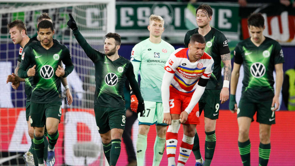 Gru&#223; nach oben: Wolfsburgs Renato Steffen (#8) setzte am Sonntag den sehenswerten Schlusspunkt.