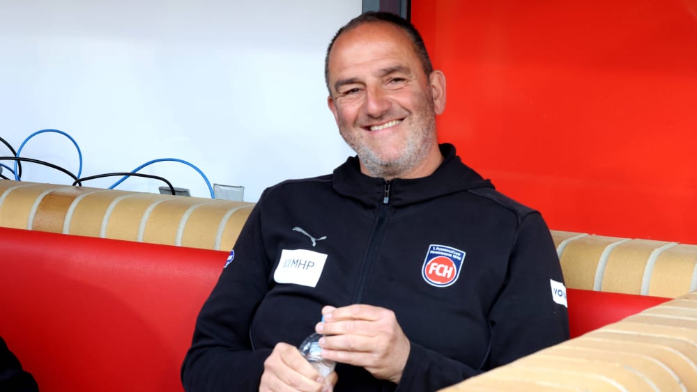 Gerechnet werde nicht, sagt Frank Schmidt, das bringe doch im Vorfeld ohnehin nichts.