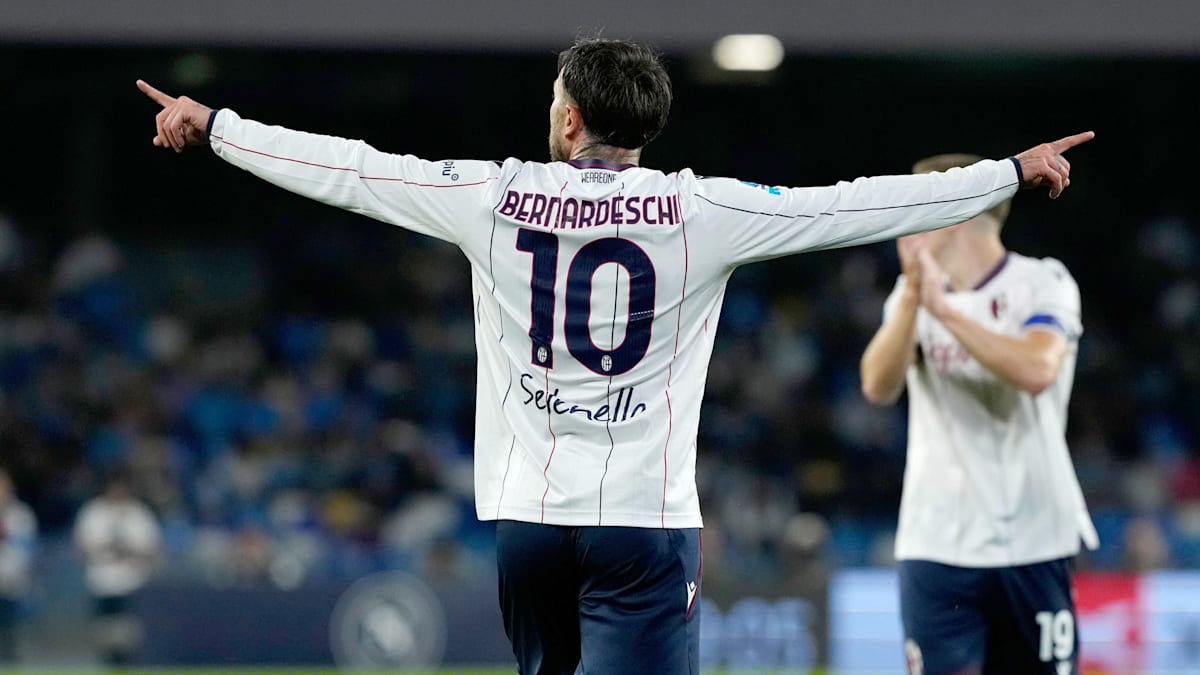 Kalte Dusche für Neapel: Bolognas Bernardeschi zimmert den Ball in den Winkel