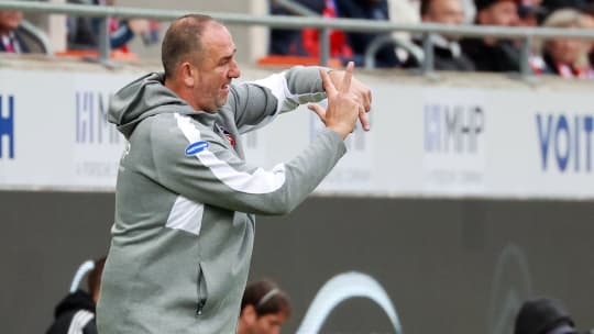 Frank Schmidt steht beim Gastspiel beim VfB vor einer komplizierten Personalsituation.