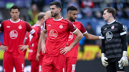 Hängende Köpfe bei Klaus Gjasula (Mi.) und Rot-Weiss Essen nach der herben 0:3-Pleite im Topspiel in Osnabrück.