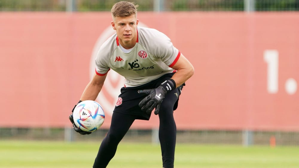 Er ist im Visier des FC Augsburg: Mainz-Keeper Finn Dahmen.