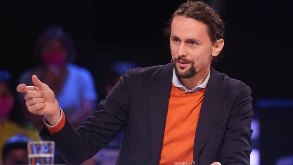 Neven Subotic engagiert sich mit seiner Stiftung sozial.