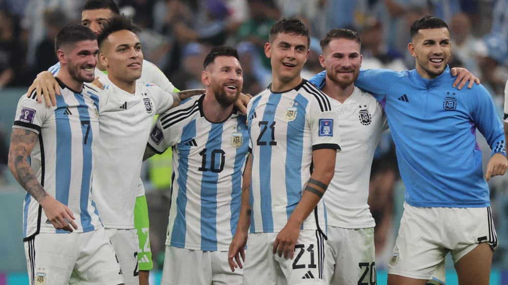 Das ganz große Ziel vor Augen: Lionel Messi, Paulo Dybala &amp; Co. blicken dem WM-Finale 2022 entgegen.
