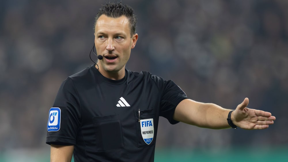 der deutsche FIFA-Referee Sven Jablonksi