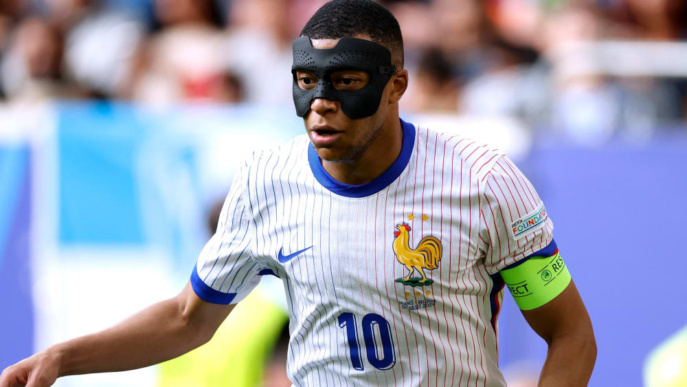 Spielt seit dem 2. EM-Spieltag mit Maske - und das womöglich noch für längere Zeit: Kylian Mbappé.