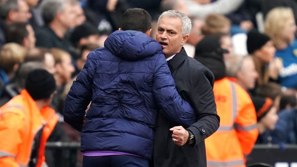 Erstes Spiel, erster Sieg: Jos&#233; Mourinho feiert einen gelungenen Einstand als Tottenham-Trainer.