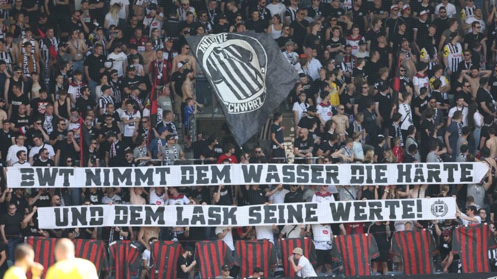 Die LASK-Fans brachten ihren Unmut auch in Graz zum Ausdruck.