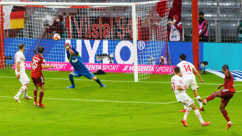 Mit seinem zweiten Treffer brachte Serge Gnabry den FC Bayern wieder in Führung.
