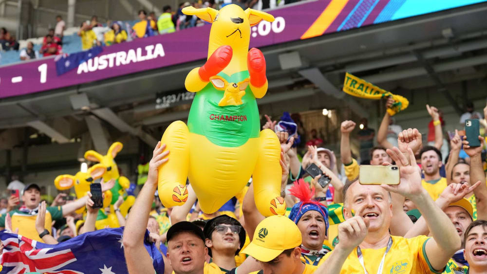 Dürfen sie über den Einzug ins Achtelfinale jubeln? Australische Fans bei der WM 2022 in Katar.