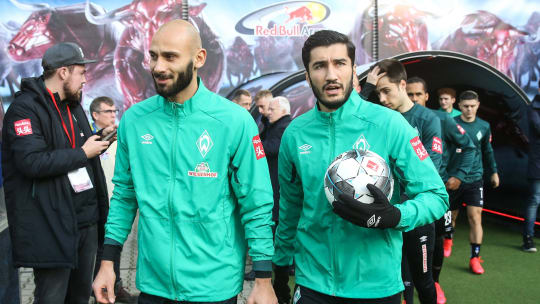 Einst Mannschaftskollegen, jetzt Spieler und Trainer: Ömer Toprak (li.) und Nuri Sahin.