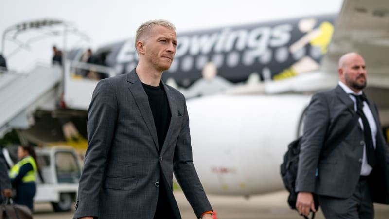 LUTON, ENGLAND - MAY 31: Marco Reus of Borussia Dortmund arrives at Luton Airport, ahead of their UEFA Champions League 2023/24 final match against Real Madrid CF at Wembley Stadium, on May 31, 2024 in Luton, England.  (Photo by Hendrik Deckers/Borussia Dortmund via Getty Images)
