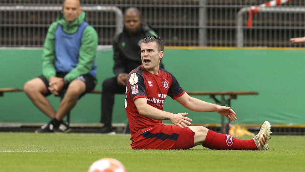 Am Boden: Philipp Müller (Archivfoto) von Eintracht Norderstedt hat sich schwer am Knie verletzt.