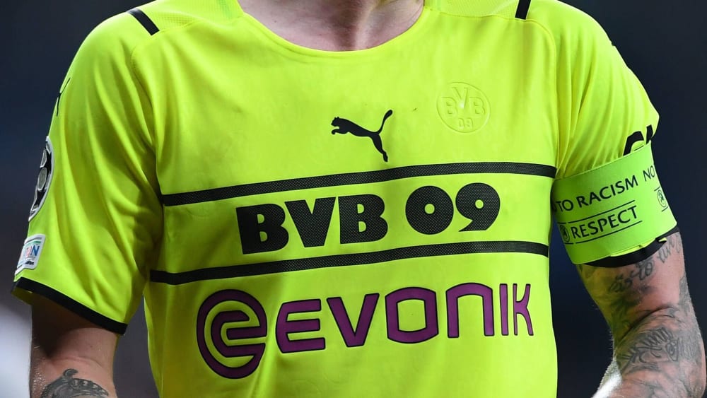 Beim Champions-League-Auftakt gegen Besiktas war das BVB-Logo auf den Dortmunder Trikots kaum zu sehen.