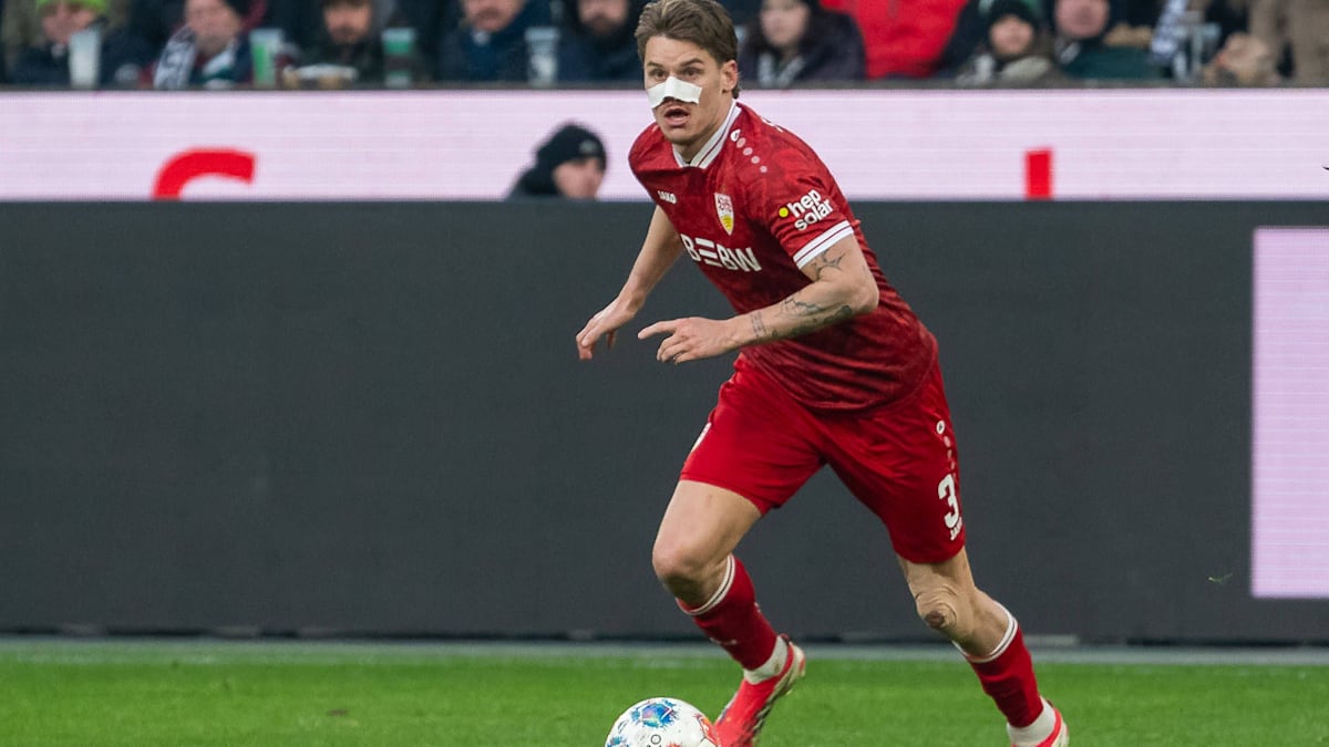 Stuttgarts-Hendriks-als-Monster-mit-der-Maske