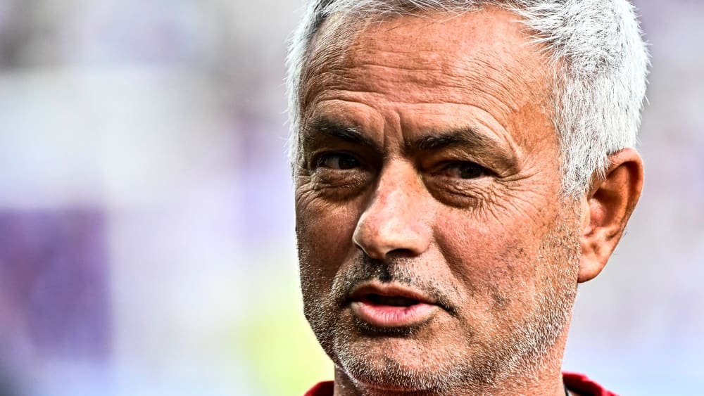 Steht mit der Roma unmittelbar vor dem Saisonbeginn in der Serie A: "The Special One" José Mourinho.