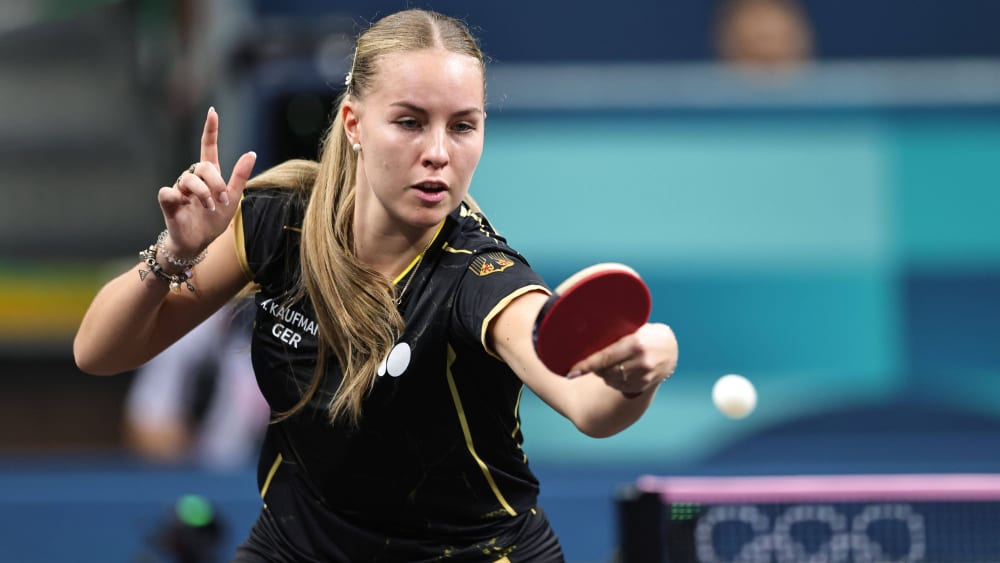 Tischtennisspielerin Annett Kaufmann in Aktion