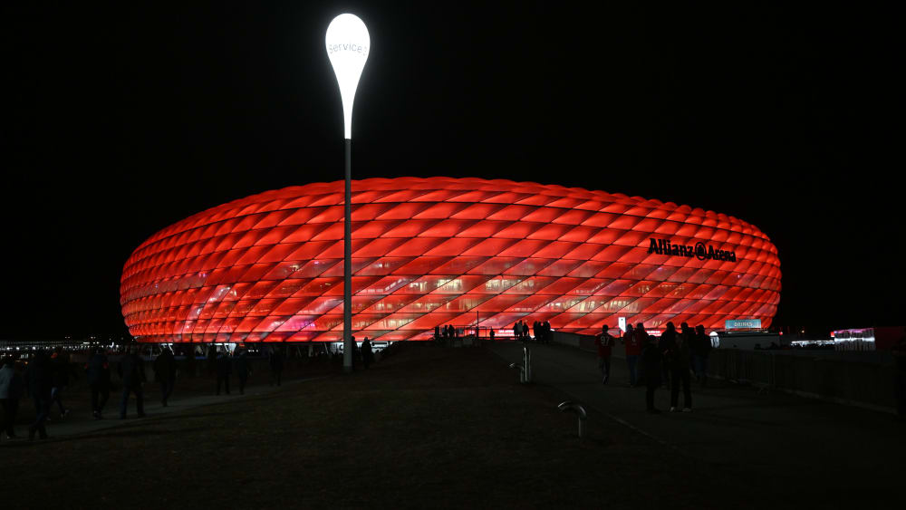 Die Allianz ist seit deren Eröffnung auch auf der Arena des FC Bayern präsent.