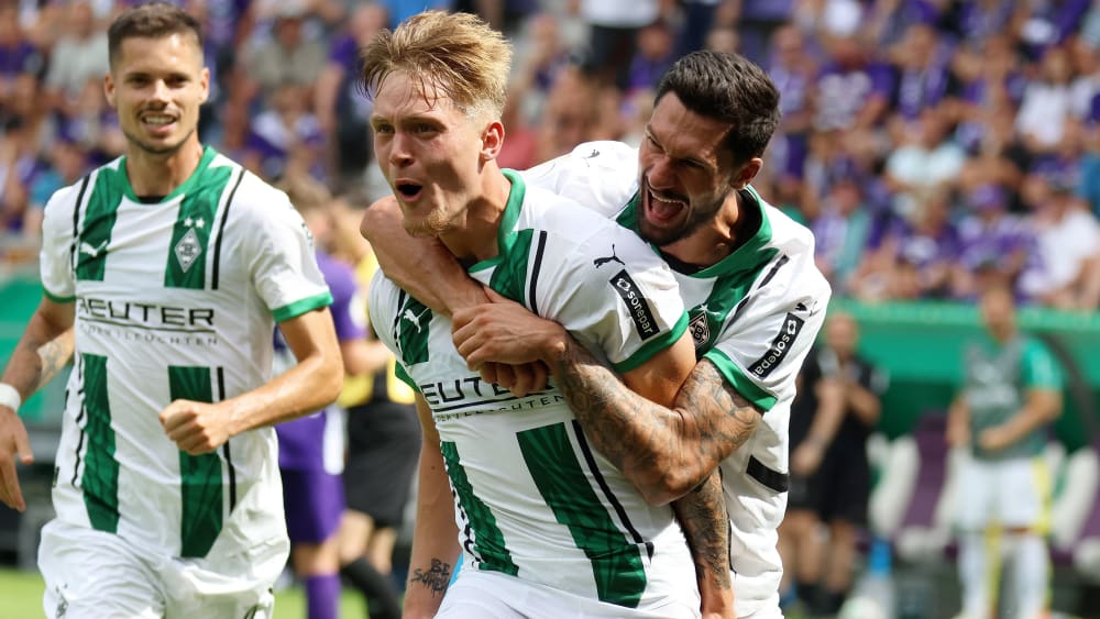 Luca Netz jubelt mit Tim Kleindienst