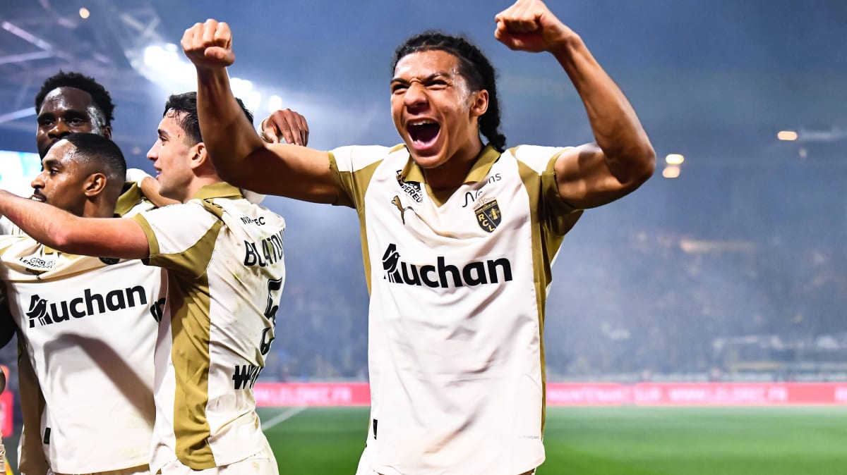 Kopfball-Tor-im-Nebel-Thauvin-schickt-Lens-auf-die-Siegerstra-e