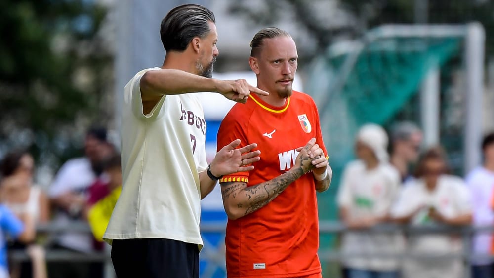  Marius Wolf mit Trainer Sandro Wagner.