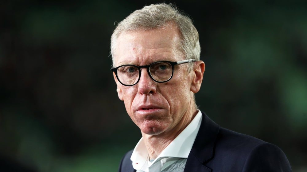 Peter Stöger sitzt nun als TV-Experte im Sky-Studio.