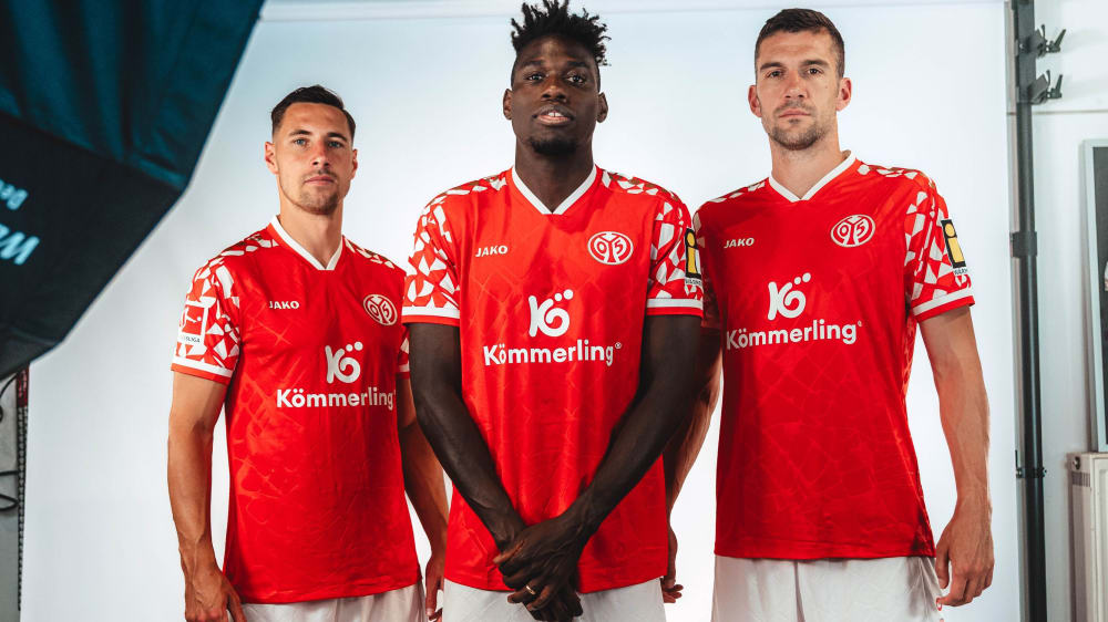 Kohr, Da Costa und Bell im neuen Mainz-Heimtrikot