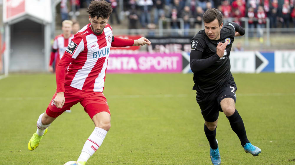 Von einem Aufsteiger zum anderen: Fabio Kaufmann (li.; gegen Niko Kijewski) wechselt aus W&#252;rzburg zu Eintracht Braunschweig. 