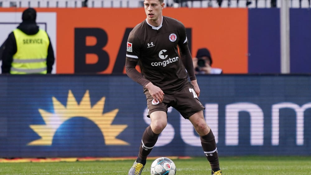 Eigentlich war der Transfer bereits geplatzt - nun kann James Lawrence doch wieder das Trikot des FC St. Pauli tragen.