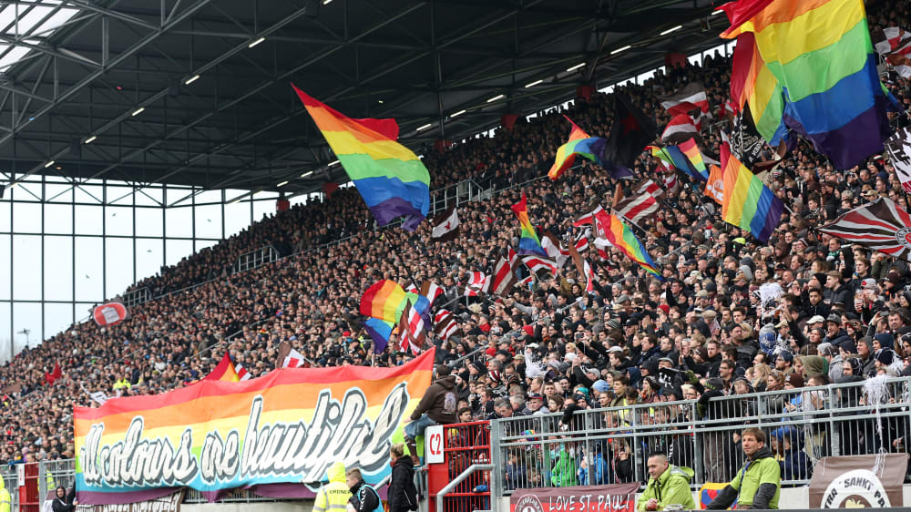 Die Fans auf St. Pauli scheinen bereit f&#252;r das erste Coming-out in der Bundesliga.