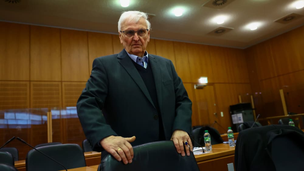 Vor dem Landgericht: Ex-DFB-Boss Theo Zwanziger.