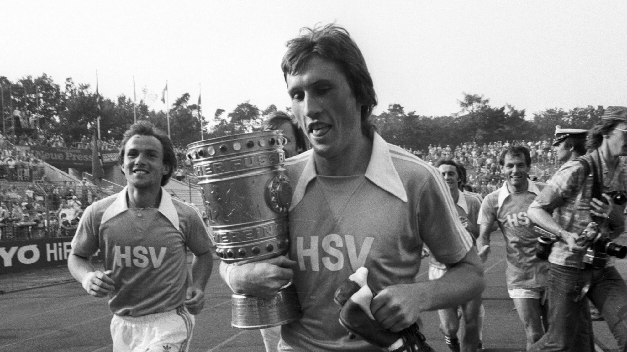 PokalRekordspieler Alle jagen Votava Müller und Neuer über der 50er