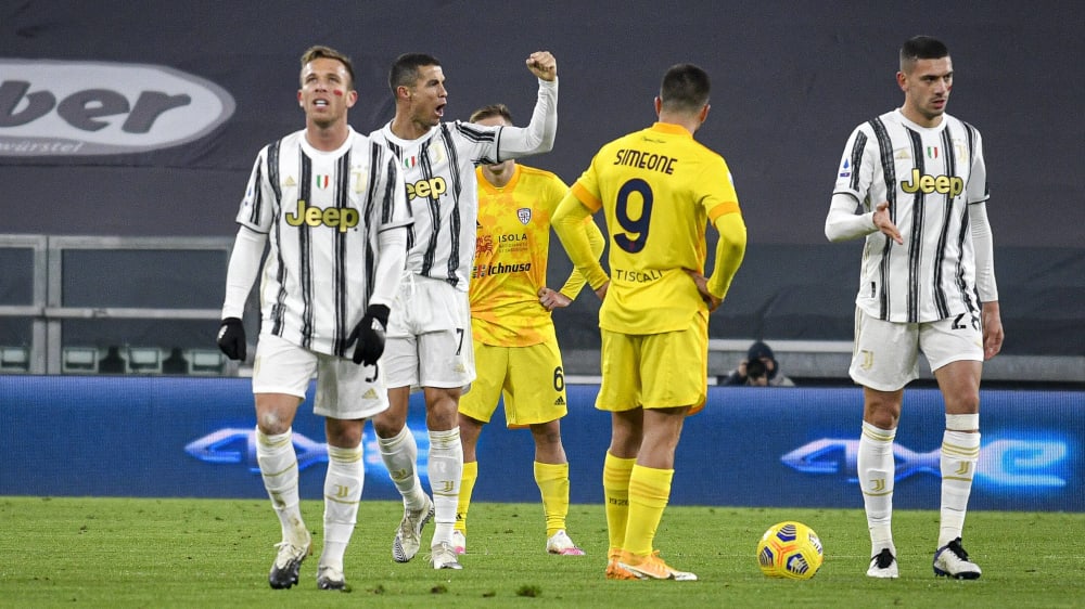 Jubelpose: Cristiano Ronaldo brachte Juve gegen Cagliari in F&#252;hrung. 