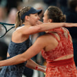 Paula Badosa (li.) und ihre Tour-Freundin Aryna Sabalenka begegneten sich in Runde drei der French Open.
