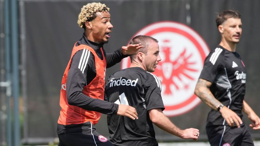 Hugo Ekitiké sprüht auch im Training am Freitag vor Spielfreude, Mario Götze ist wieder fit.