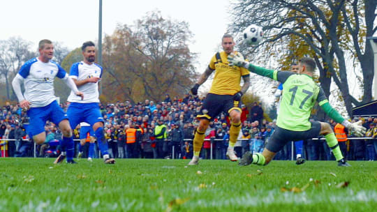 Manuel Schäffler erzielt das zwischenzeitliche 2:0 für Dresden in Glauchau.