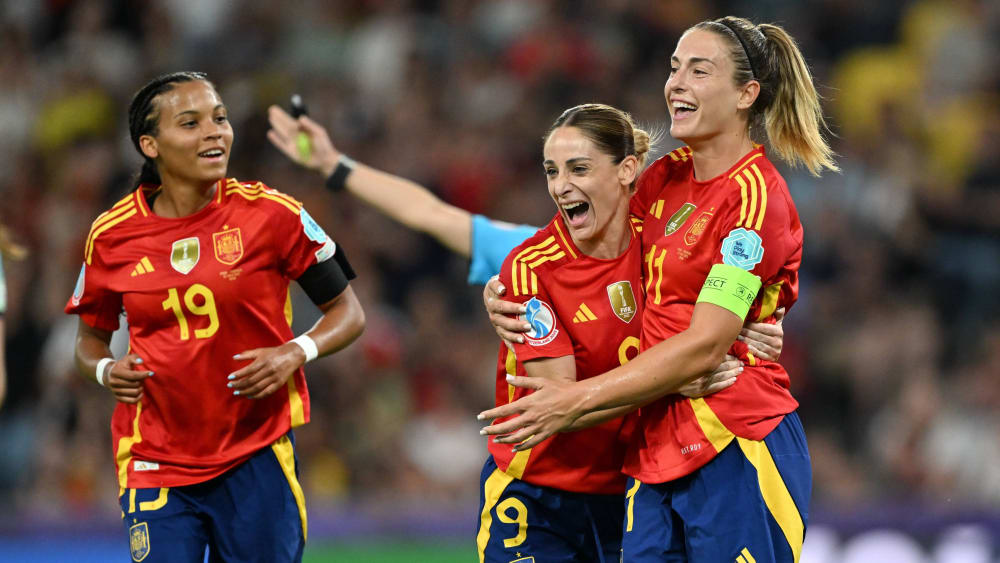 Vicky, Esther und Alexia (v. li.) trafen allesamt gegen Portugal.