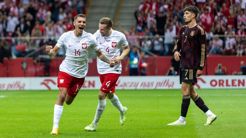 Arsenals Jakub Kiwior (#14) erzielte den goldenen Treffer gegen Deutschland.