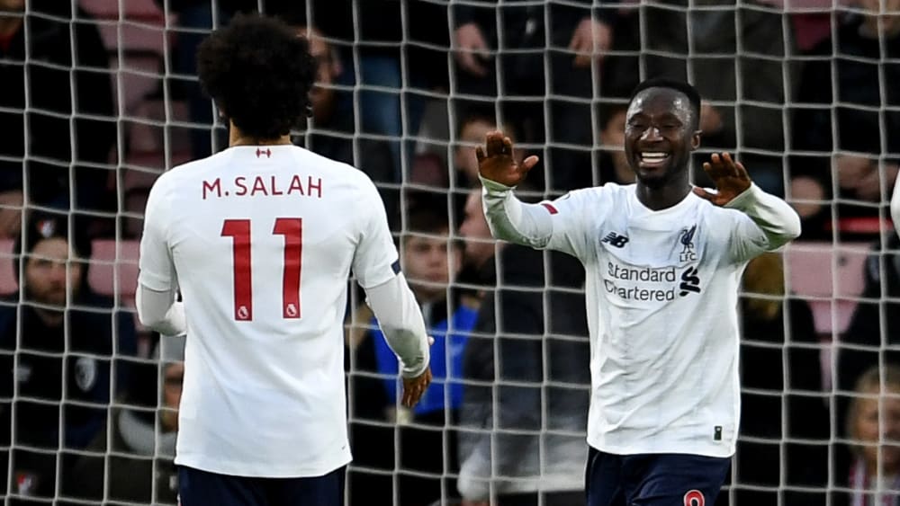 Starkes Zusammenspiel: Naby Keita und Mo Salah jubeln &#252;ber Liverpools 2:0 in Bournemouth.