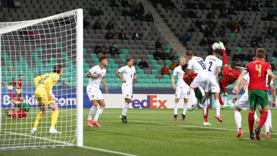 Das 1:0 für Portugal: Dany Mota trifft nach einer Ecke per Fallrückzieher. 