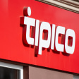 Am Eingang eines Sportwetten-Geschäfts: Tipico ist neuer Hauptpartner der 3. Liga.