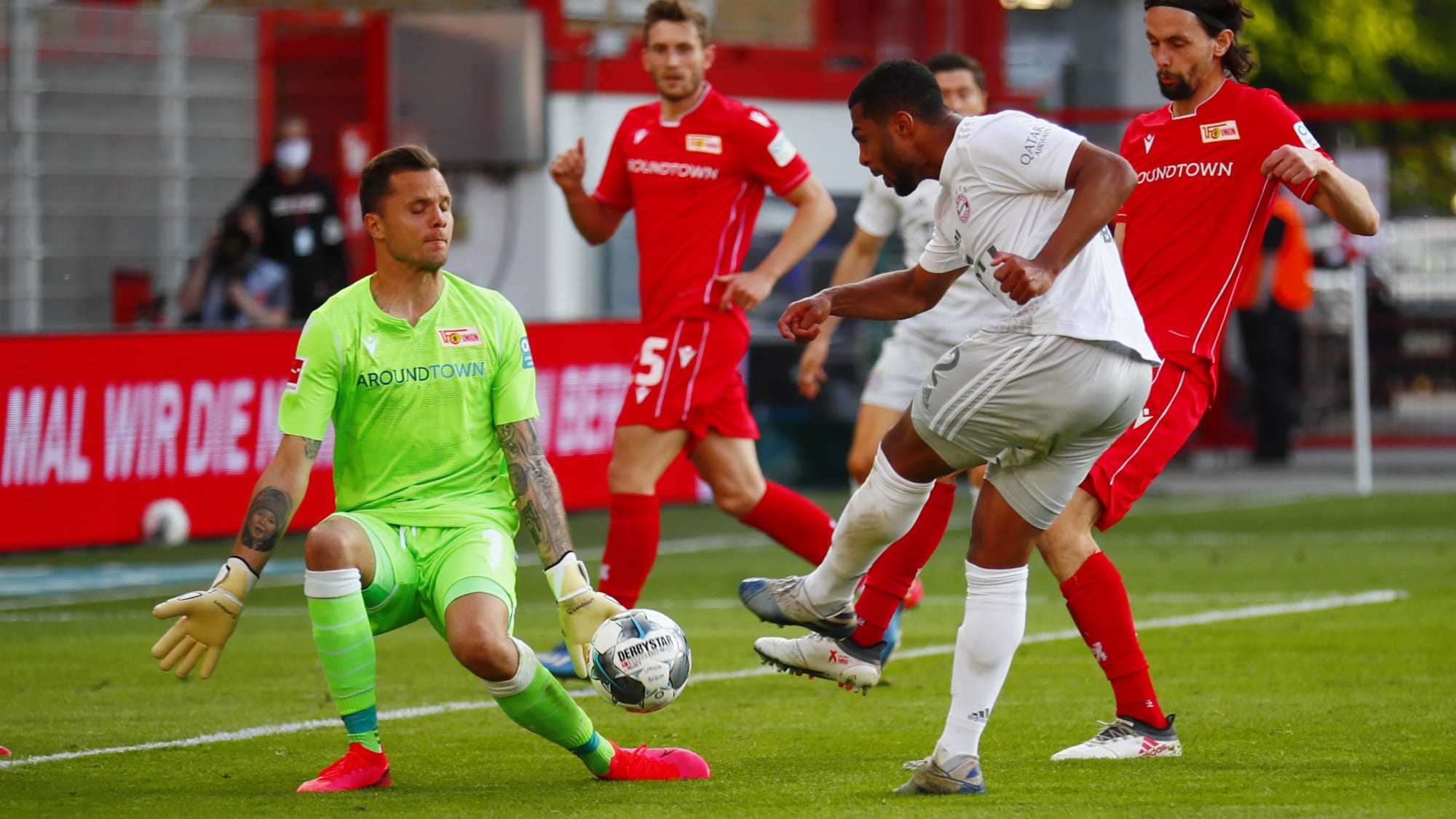 Serge Gnabry mit einer Torchance