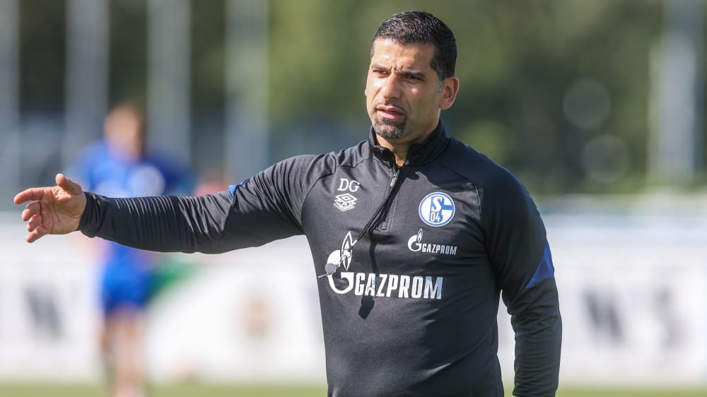 Schalkes Cheftrainer Dimitrios Grammozis relativiert seine Aussagen.