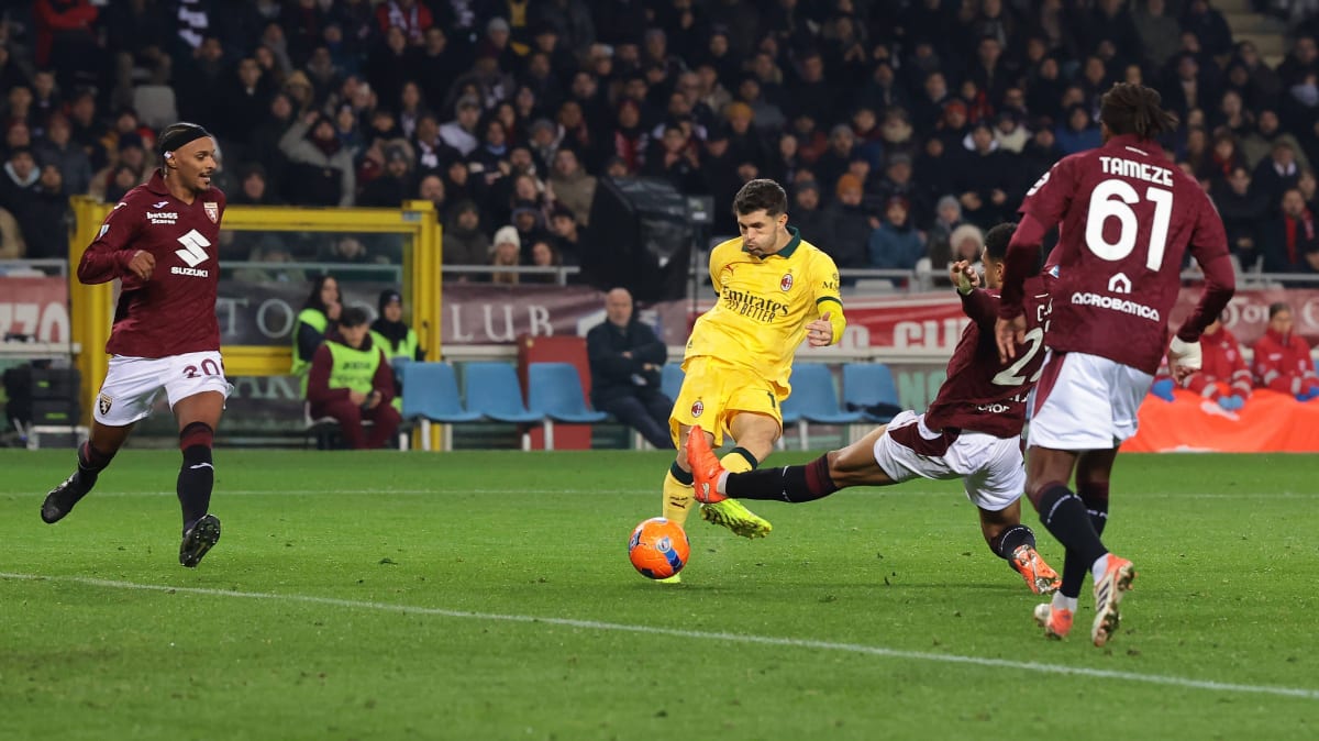 Trotz-0-2-R-ckstand-Milan-verteidigt-in-Turin-die-Tabellenf-hrung