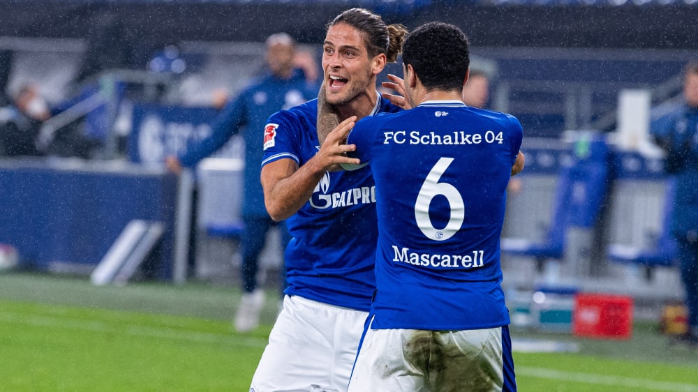 Torsch&#252;tze und Vorbereiter: Goncalo Paciencia (l.) und Omar Mascarell nach dem 1:1 f&#252;r Schalke. 