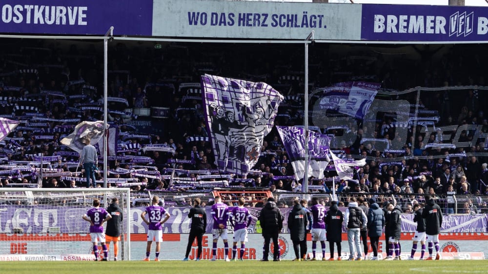 Rückhalt: Die VfL-Fans bauten ihre Mannschaft nach dem 0:1 gegen Dresden auf.